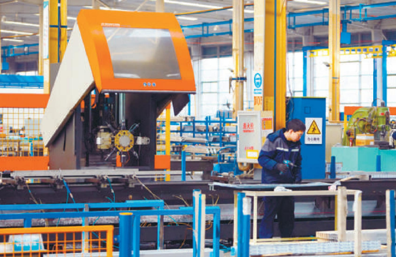 媒体看远大 | 沈阳日报头版图片新闻聚焦远大铝业五轴设备技术创新